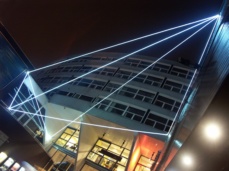 Carlo Bernardini, Space Interrelations 2010, installazione ambientale in fibre ottiche, mt h da terra 15x18x13. Theater a:h Spui, Spuiplein, Todaysart, The Hague - L'Aia (Holland).