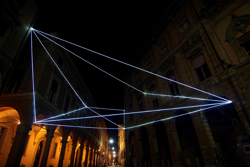 CARLO BERNARDINI, CODICE SPAZIALE 2009, Artfirst, Arte Fiera Bologna, Grossetti Arte Contemporanea. Installazione ambientale in fibre ottiche, h da terra mt 15x23x26; Piazza S. Stefano, Bologna.