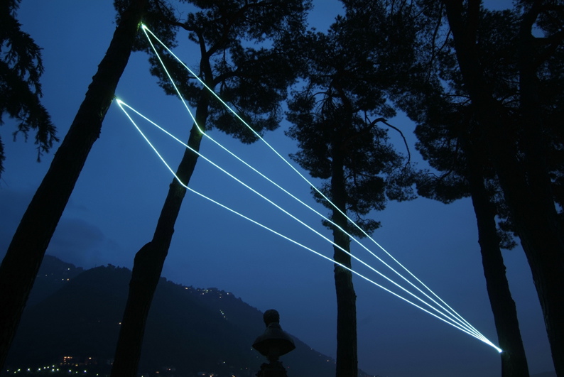 CARLO BERNARDINI, CODICE SPAZIALE 2009, Installazione ambientale in fibre ottiche, h da terra mt 10x4x9; Villa del Grumello, Como.