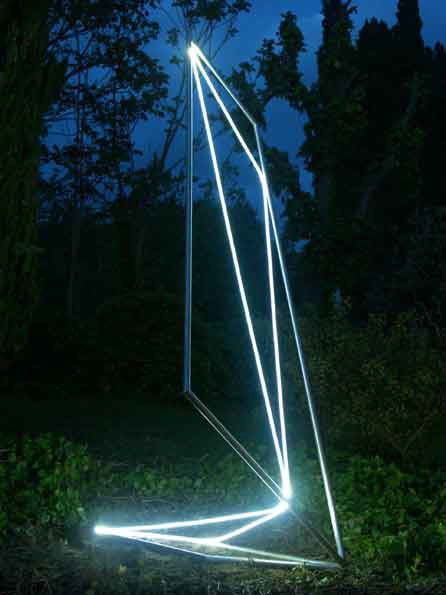 PERMEABLE SPACE 2003 Stainless steel, optical fibers, feet h 13x7x5